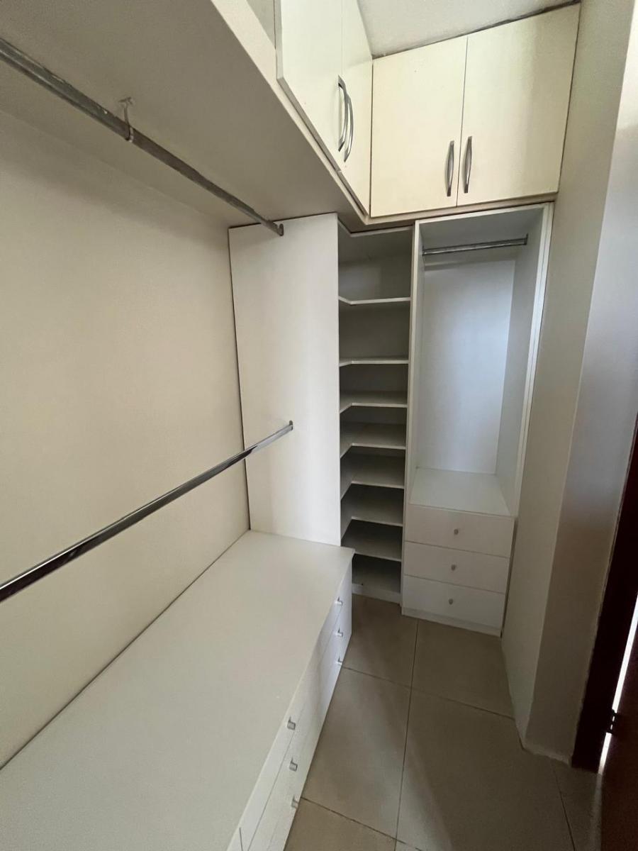Departamento en Venta en La Urb Santa Cecilia - Ceibos, Guayas — imagen 4