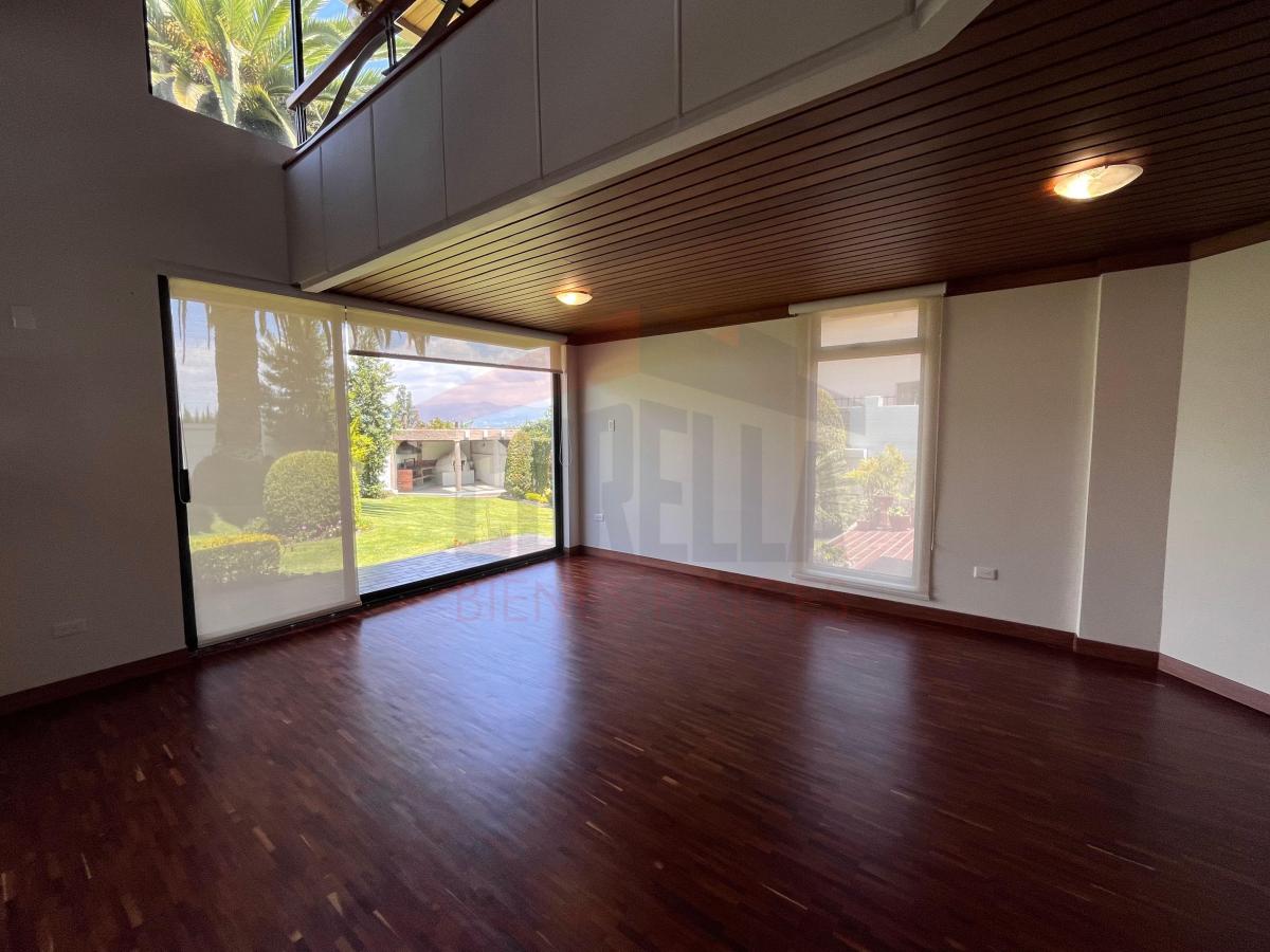 Venta o Renta Casa en Cumbayá Urbanización Miravalle 2, 4 Dorm.. Precio Oportunidad $425.000 — imagen 9