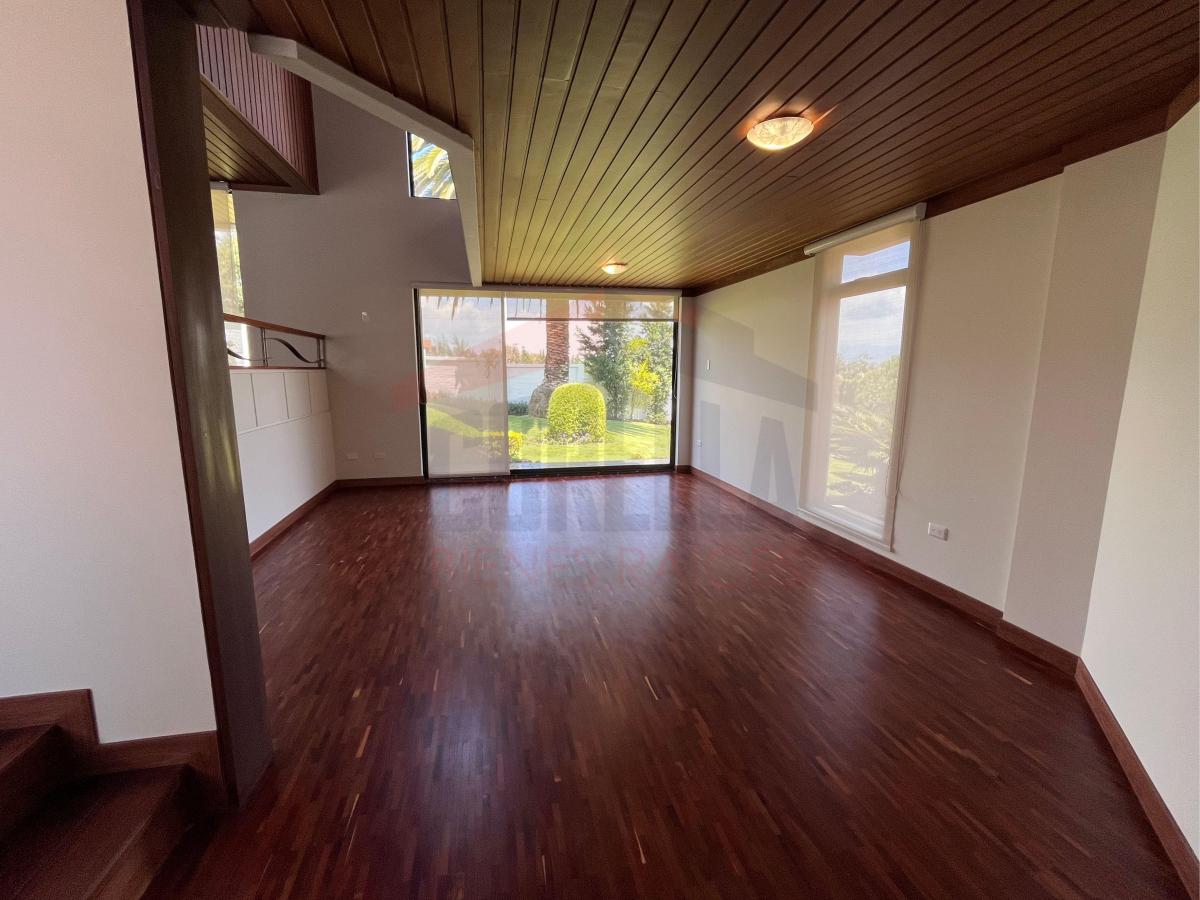 Venta o Renta Casa en Cumbayá Urbanización Miravalle 2, 4 Dorm.. Precio Oportunidad $425.000 — imagen 7