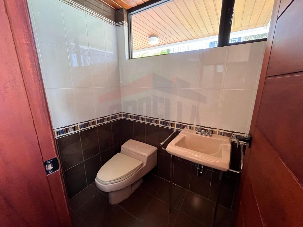 Venta o Renta Casa en Cumbayá Urbanización Miravalle 2, 4 Dorm.. Precio Oportunidad $425.000 — imagen 6