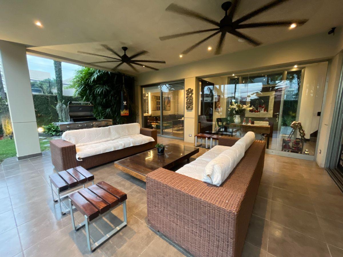 Puerto Azul - Casa Esquinera con Amplio Patio en Venta, Guayas — imagen 8