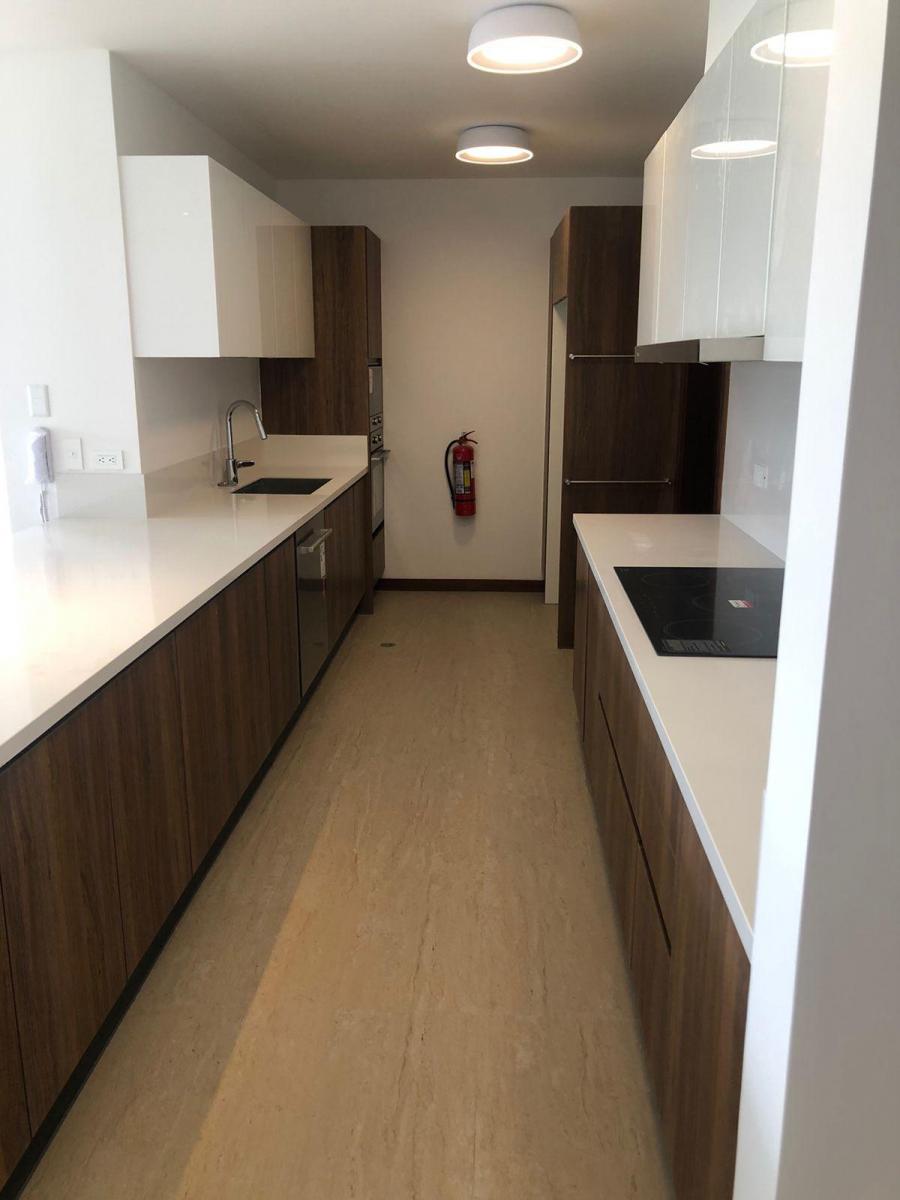 Vendo Departamento de Lujo con Vista Dentro de Conjunto Privado Cumbaya — imagen 9