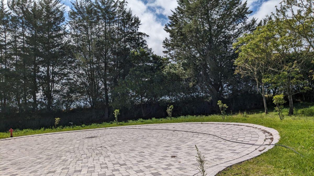 Terreno de Venta Checa Dentro de Hermosa Urbanizacion. ultimo Lote — imagen 7