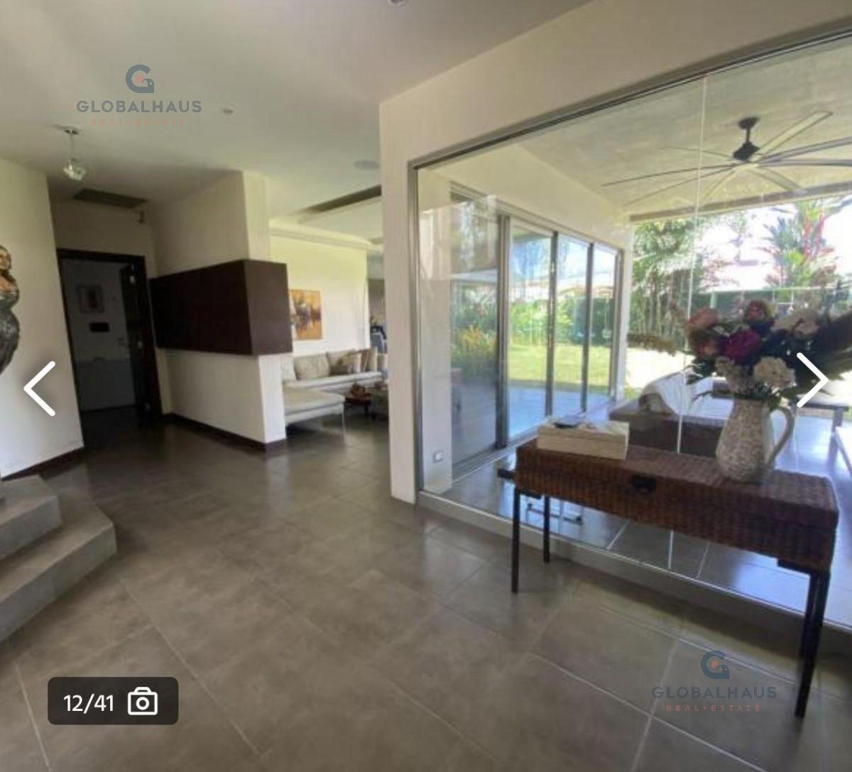 Casa en Venta con 4 Habitaciones Area Bbq, Estacionamiento Para 6vehiculos en Puerto Azul. S. H, Guayas — imagen 9