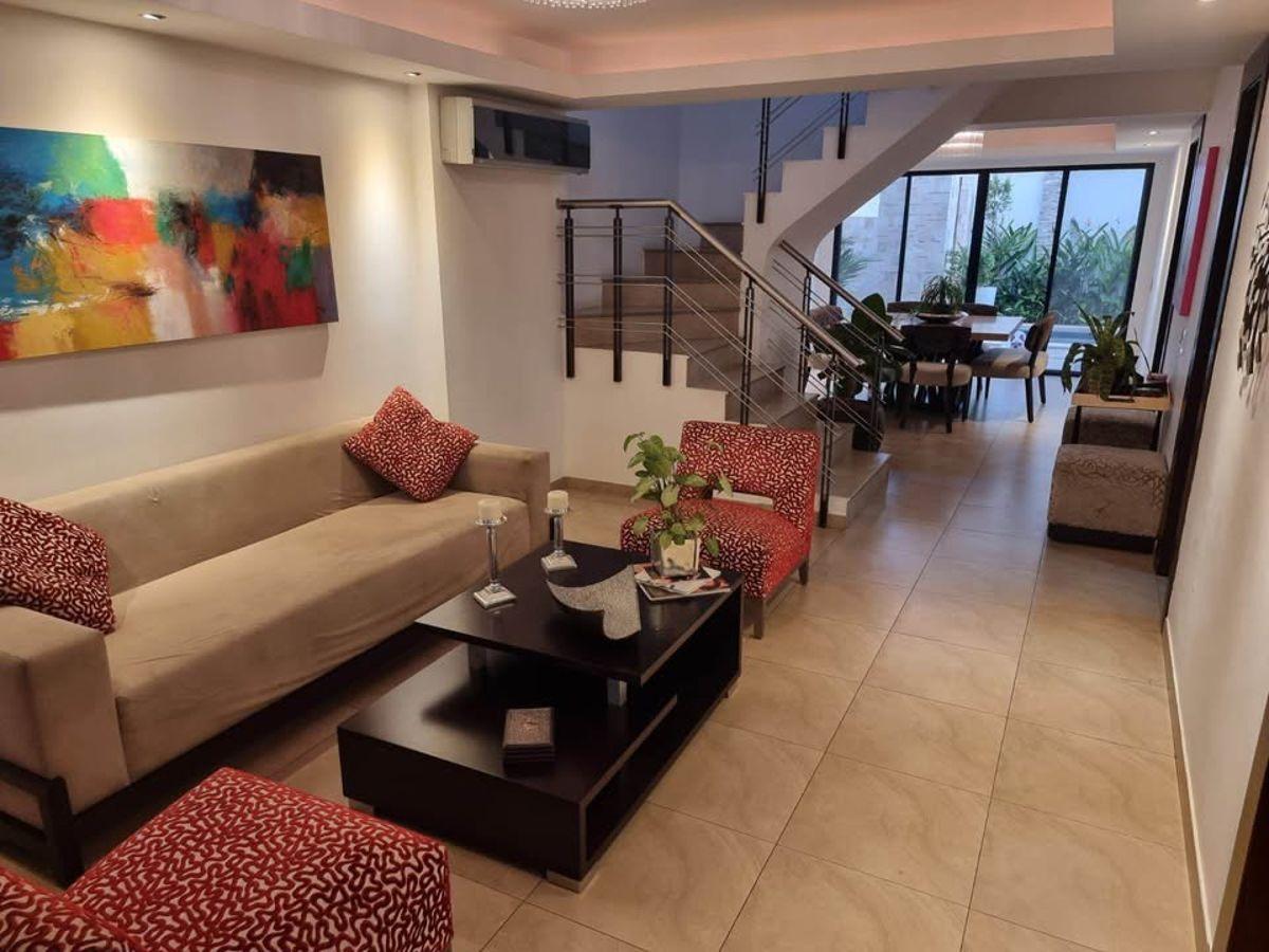 Ciudad Celeste - Amplia Casa con Piscina en Venta, Guayas — imagen 8