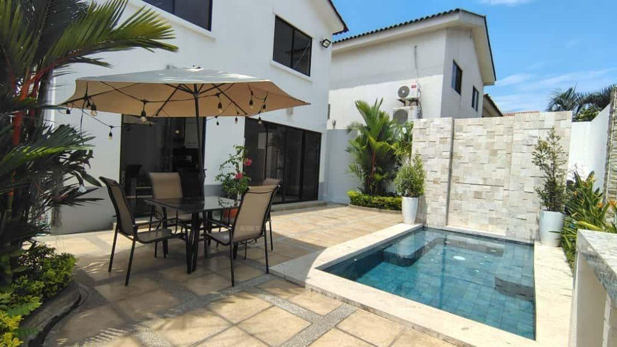Ciudad Celeste - Amplia Casa con Piscina en Venta, Guayas — imagen 7