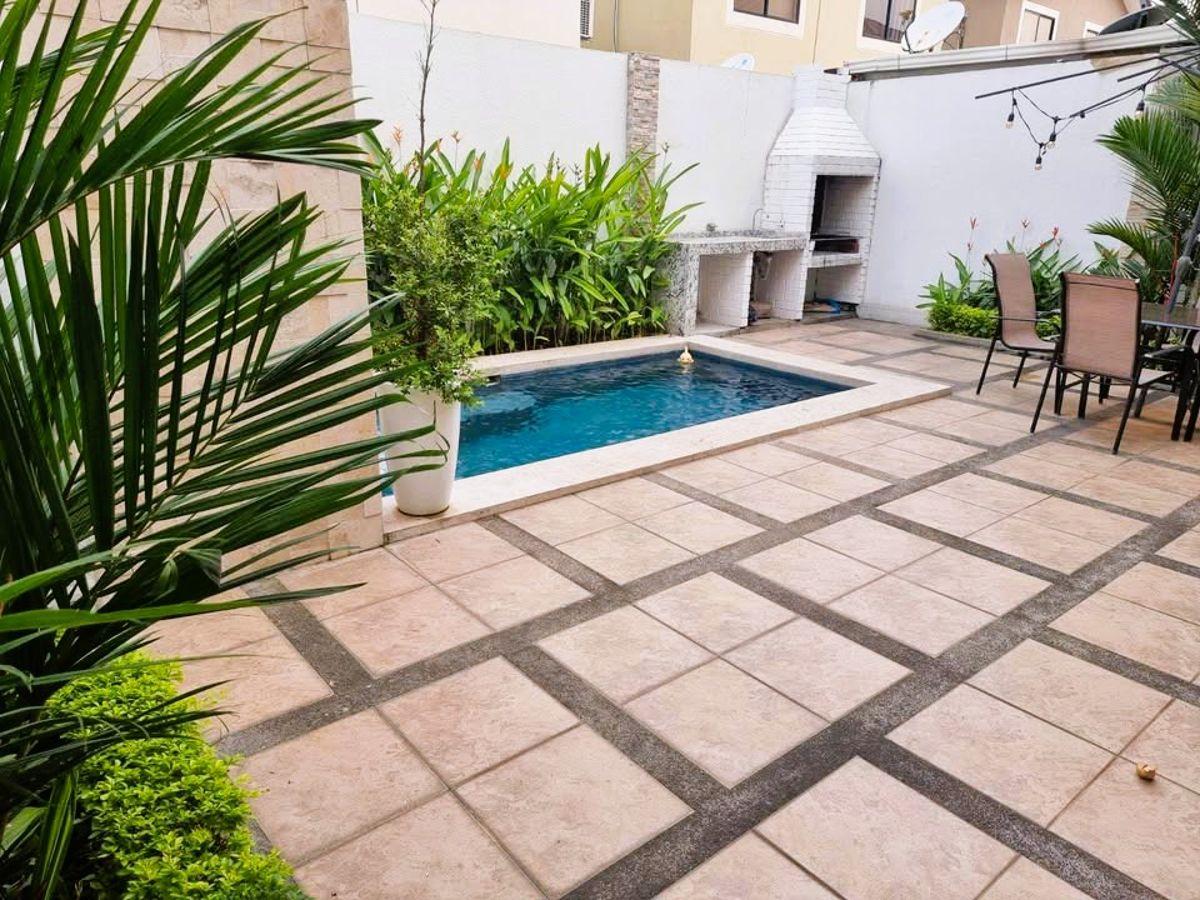 Ciudad Celeste - Amplia Casa con Piscina en Venta, Guayas — imagen 6