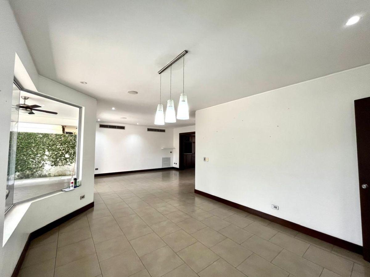 Casa de Venta en Samborondón - Km. 6 Urb. Lago Sol, Guayas — imagen 4