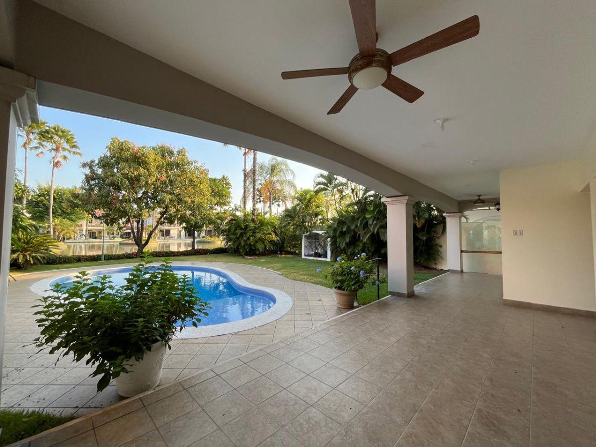 Casa Al Lago de Venta en Samborondón - Km. 6.5 urb. Lago Sol, Guayas — imagen 9
