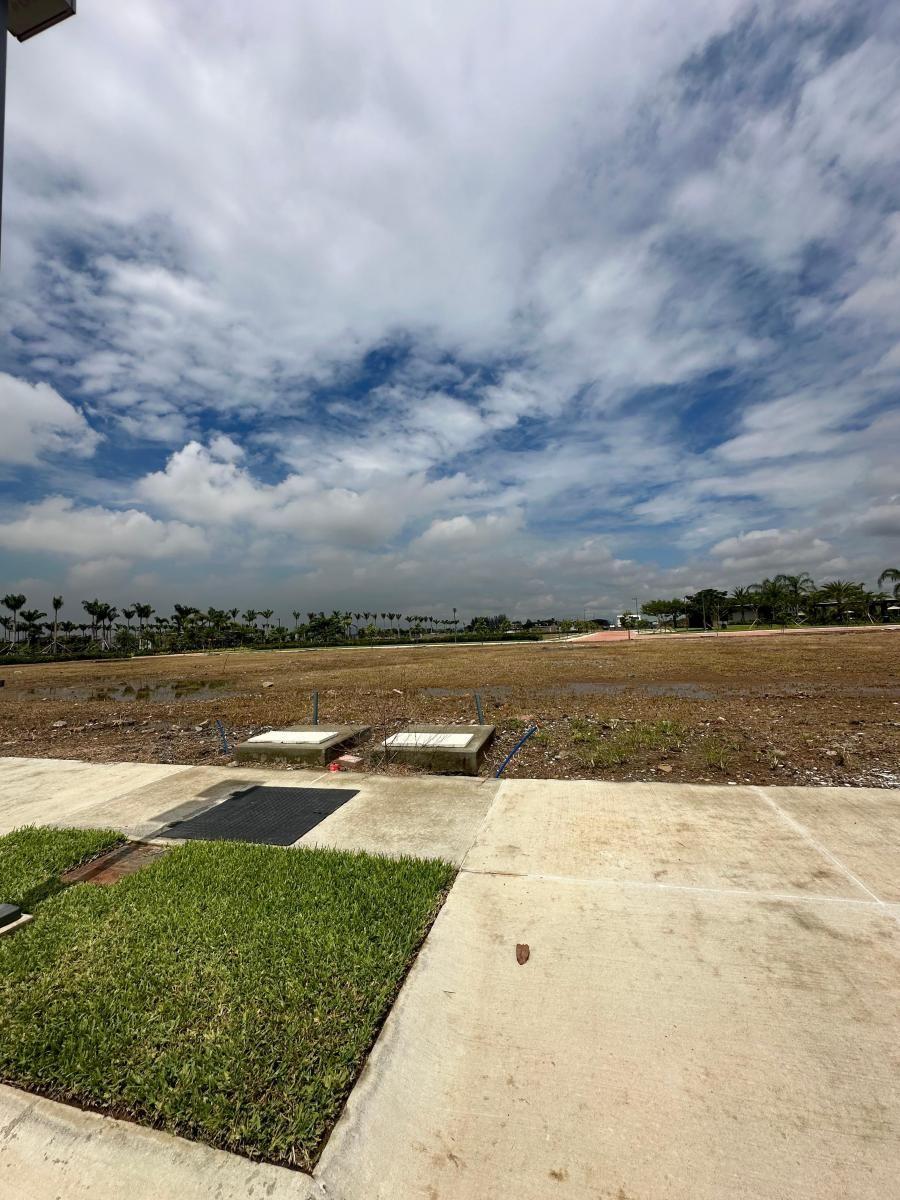 Terreno en Venta en La Urb. Punta Barranca - Samborondón, Guayas — imagen 3