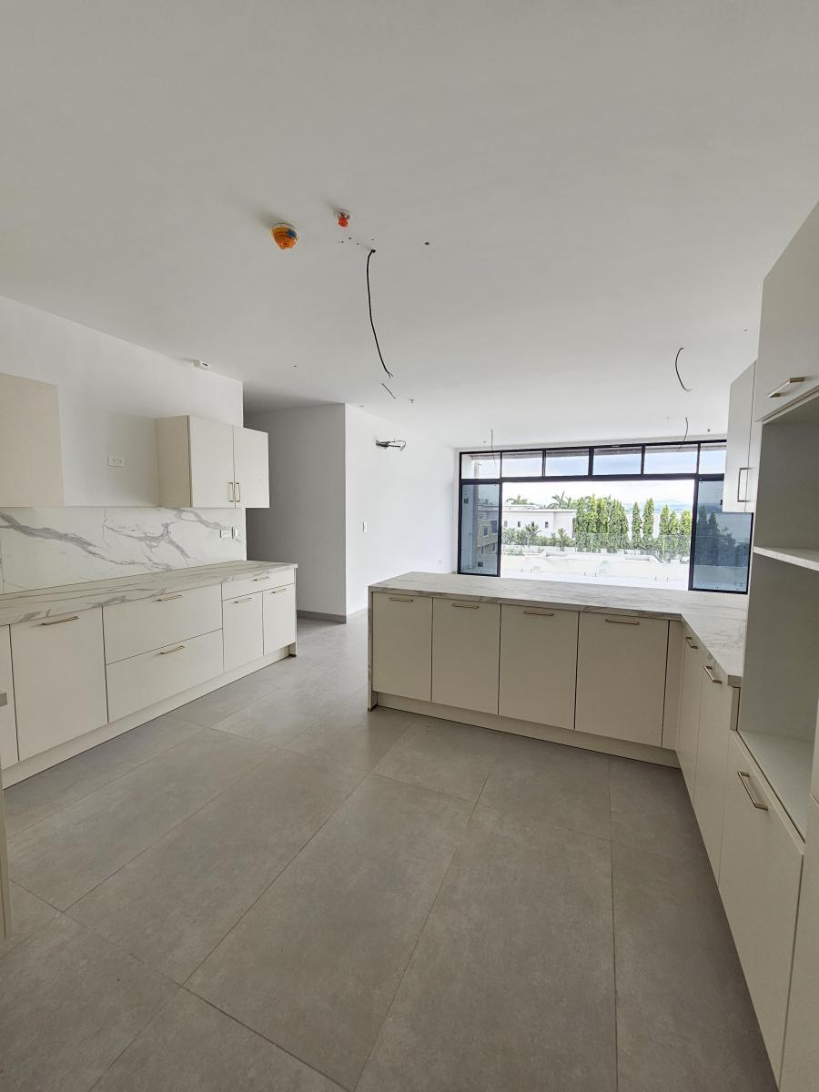 En Venta Departamento en La Urbanización Riona - Vía Samborondon, Guayas — imagen 7