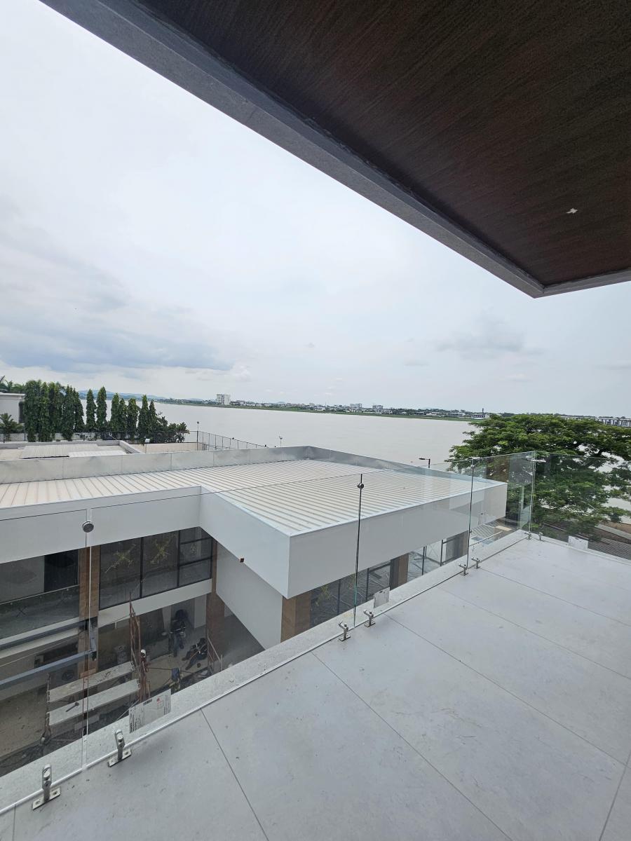En Venta Departamento en La Urbanización Riona - Vía Samborondon, Guayas — imagen 4