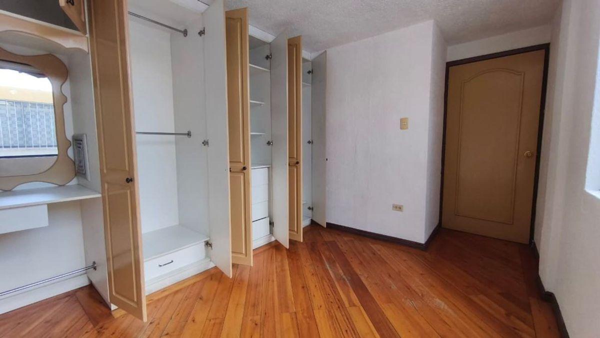 Casa en Venta de 2 Pisos en Conjunto Privado Calderón — imagen 8