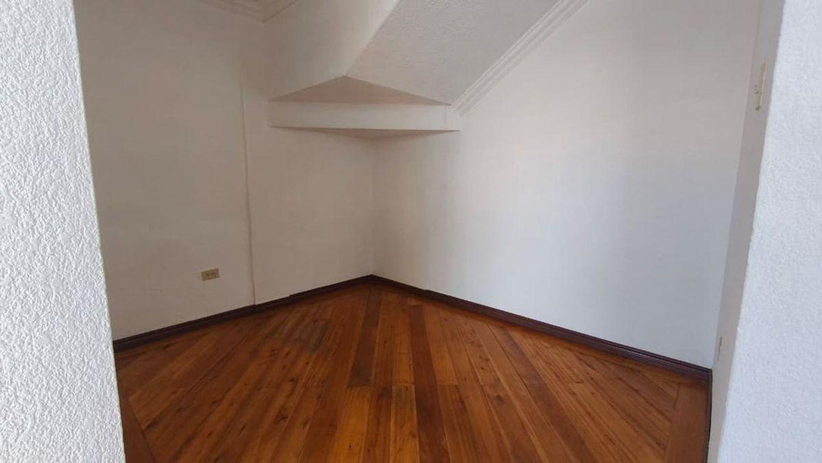 Casa en Venta de 2 Pisos en Conjunto Privado Calderón — imagen 3
