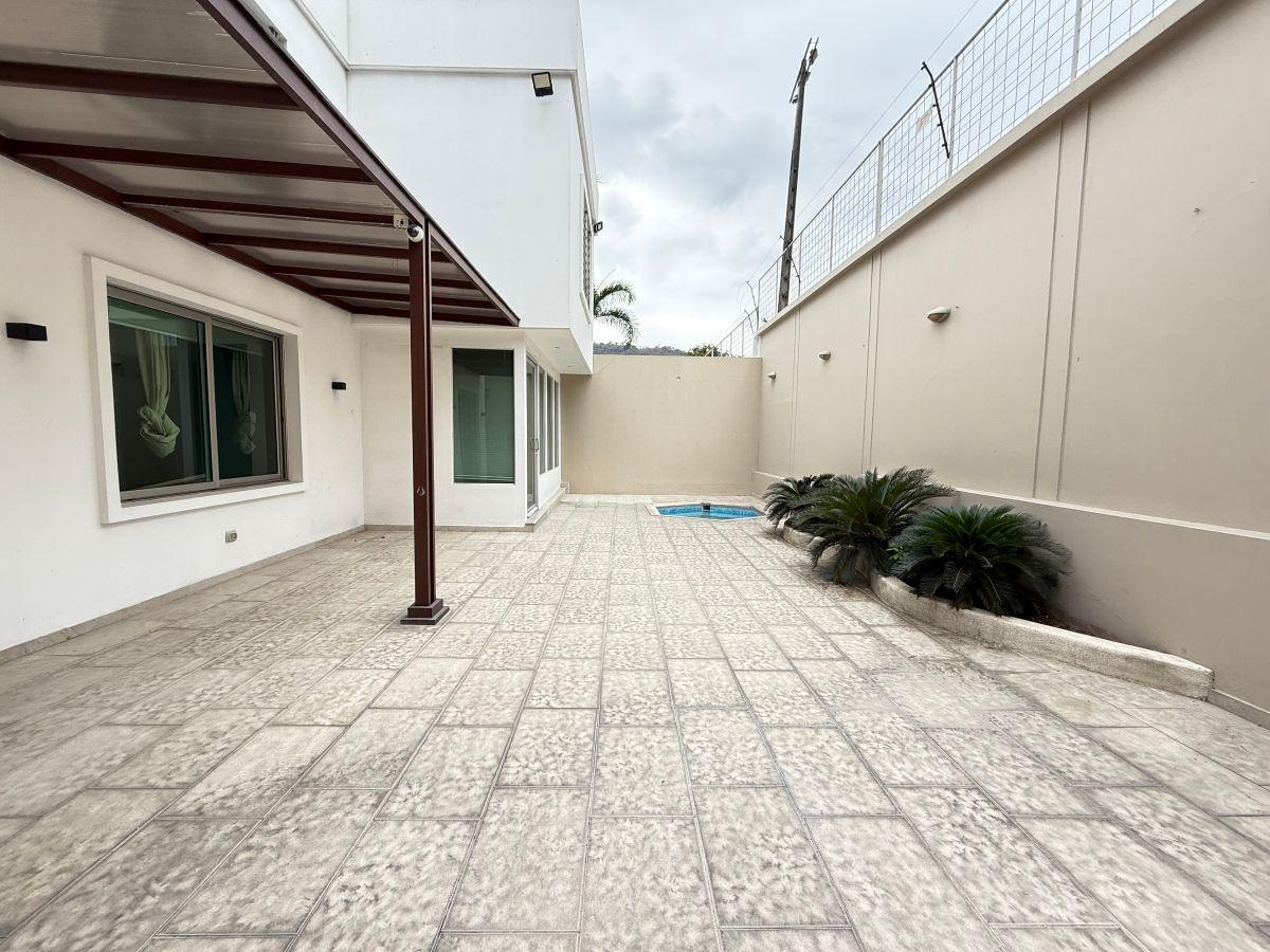 Vendo Casa en Los Parques (Zona Ceibos), Guayas — imagen 8