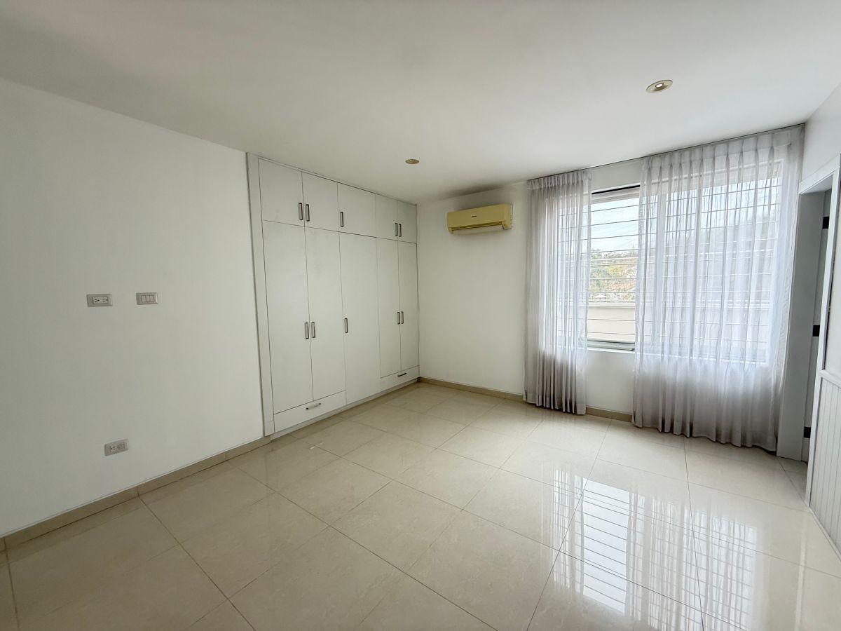 Vendo Casa en Los Parques (Zona Ceibos), Guayas — imagen 4