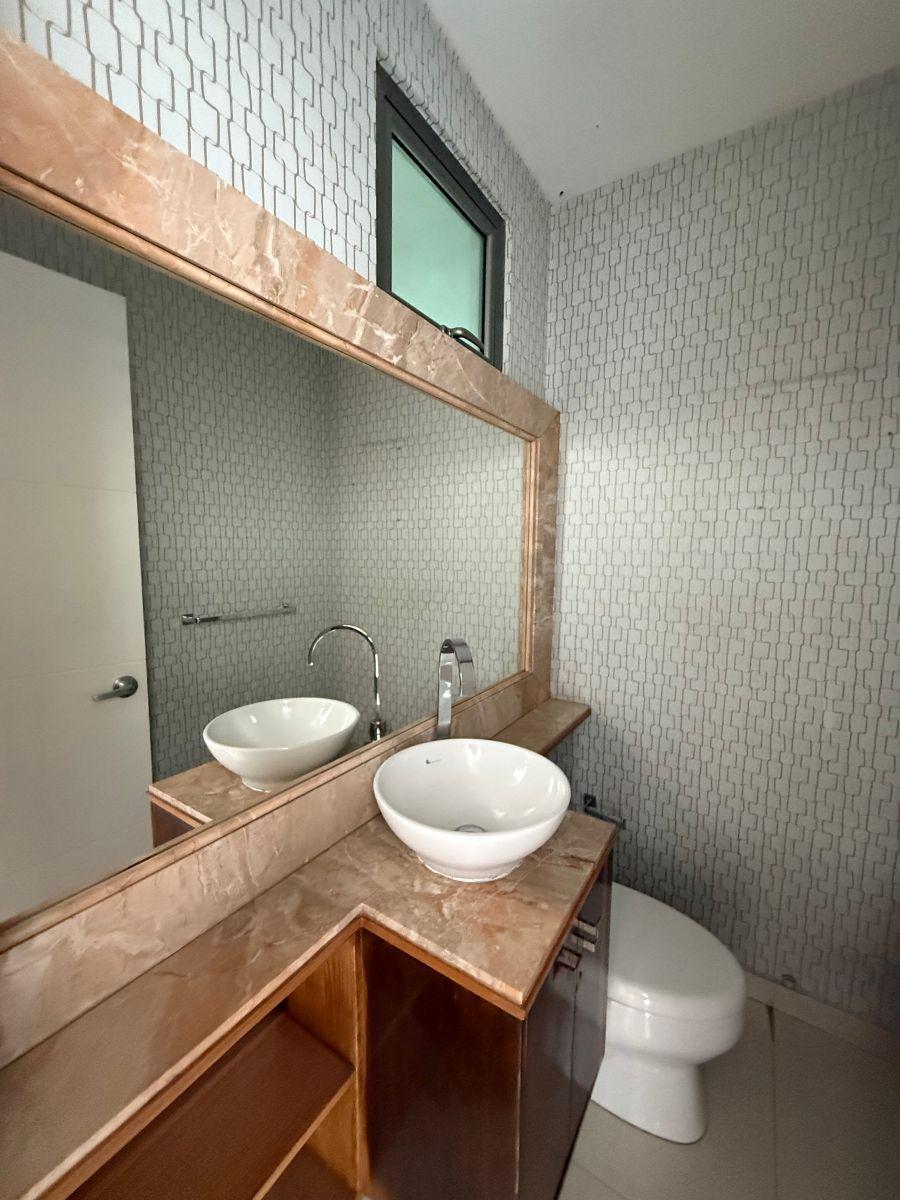 Vendo Casa en Los Parques/ Zona Ceibos, Guayas — imagen 6