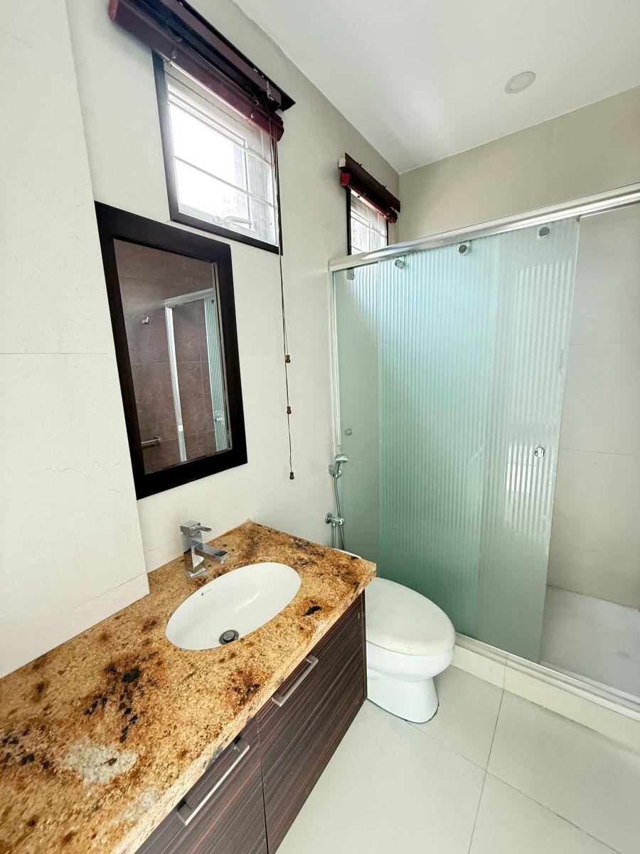 Vendo Casa en Los Parques/ Zona Ceibos, Guayas — imagen 3