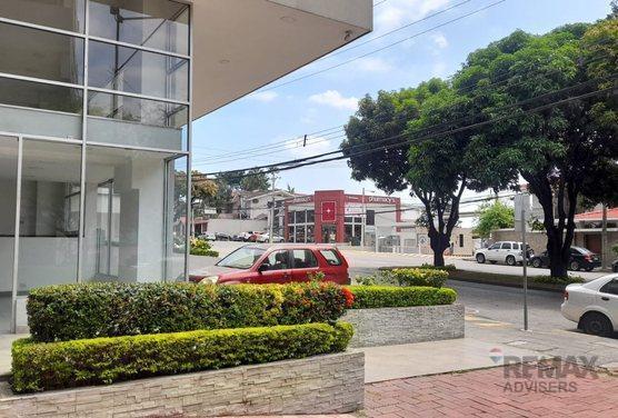 Venta Local Esquinero Doble Exposicion Los Ceibos, Guayas — imagen 8