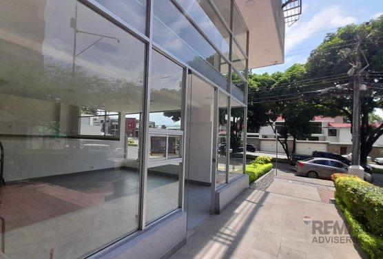 Venta Local Esquinero Doble Exposicion Los Ceibos, Guayas — imagen 7