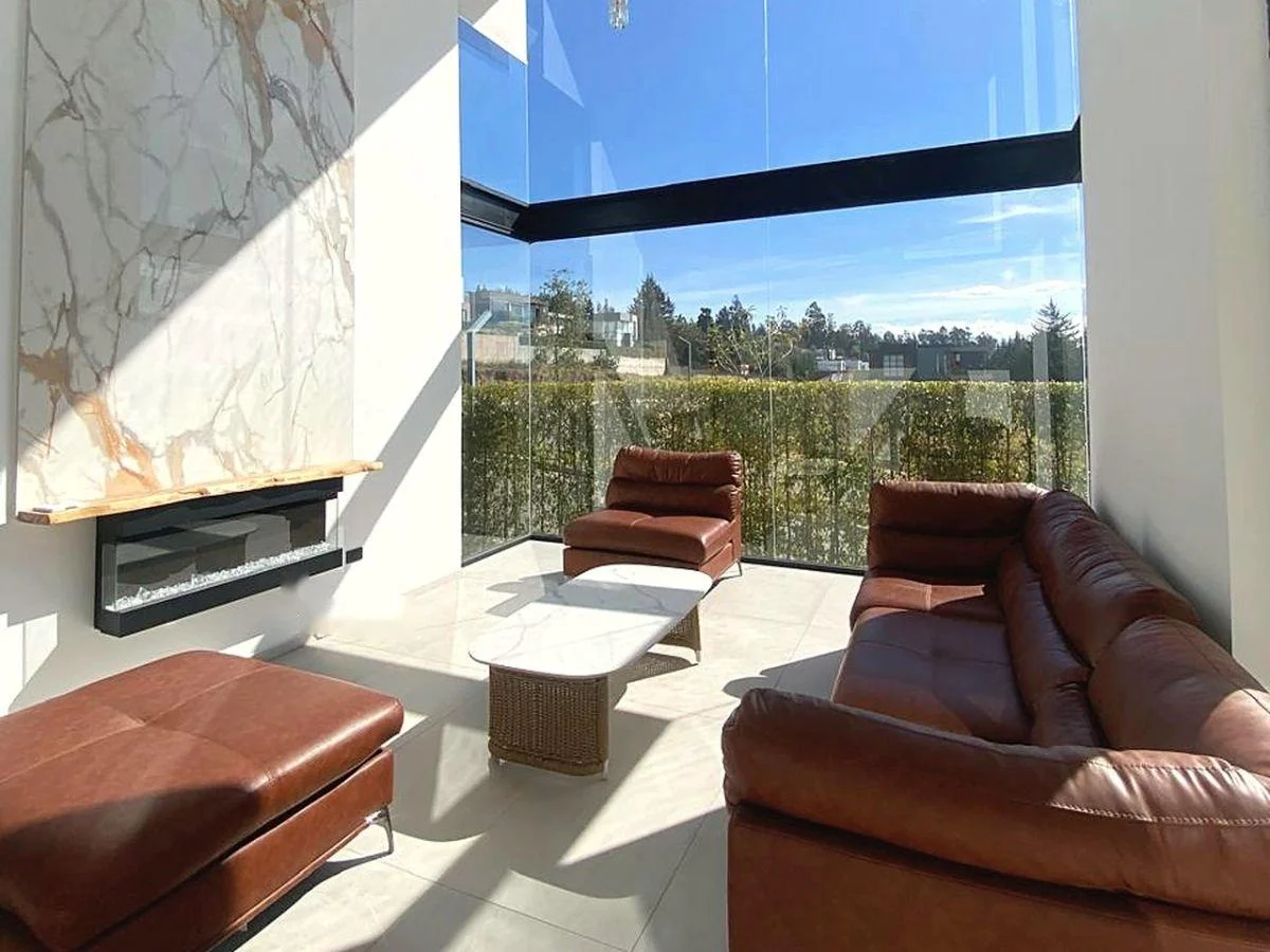 Casa en Venta · Mirácoli, Nayón · Vista Al Valle, 269 m² y Casa Club — imagen 9