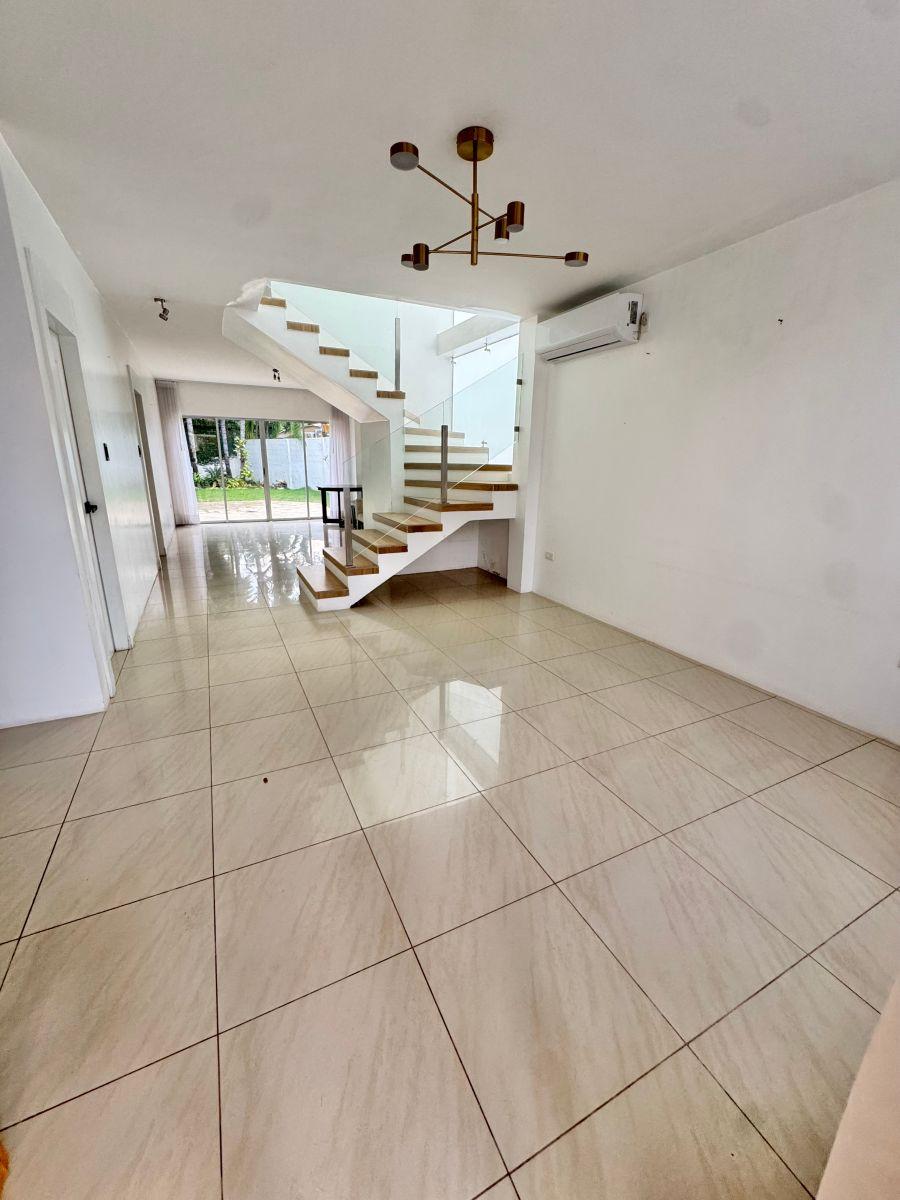Vendo o Alquilo, Amplia Casa en Belohorizonte, 4 Dorm., 2 Salas, Patio/jardín Enorme, Guayas — imagen 10
