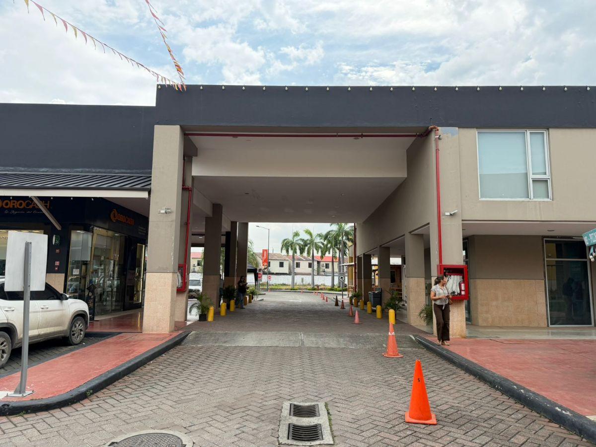 En Venta - Alquiler Local Comercial 41 m² - Plaza Comercial Oasis, Av Narcisa de Jesús, Guayas — imagen 9