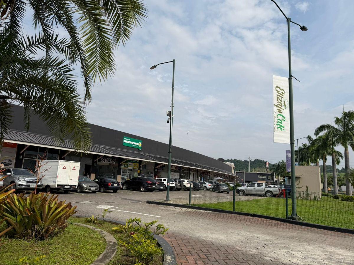 En Venta - Alquiler Local Comercial 41 m² - Plaza Comercial Oasis, Av Narcisa de Jesús, Guayas — imagen 4