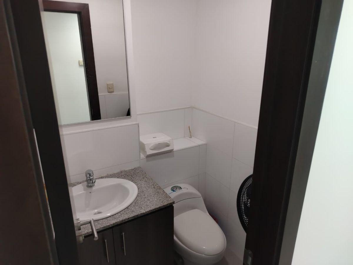 Alquiler - Venta Oficina 44 m², Amoblada - Edificio The Point, Puerto Santa Ana, Guayaquil, Guayas — imagen 4