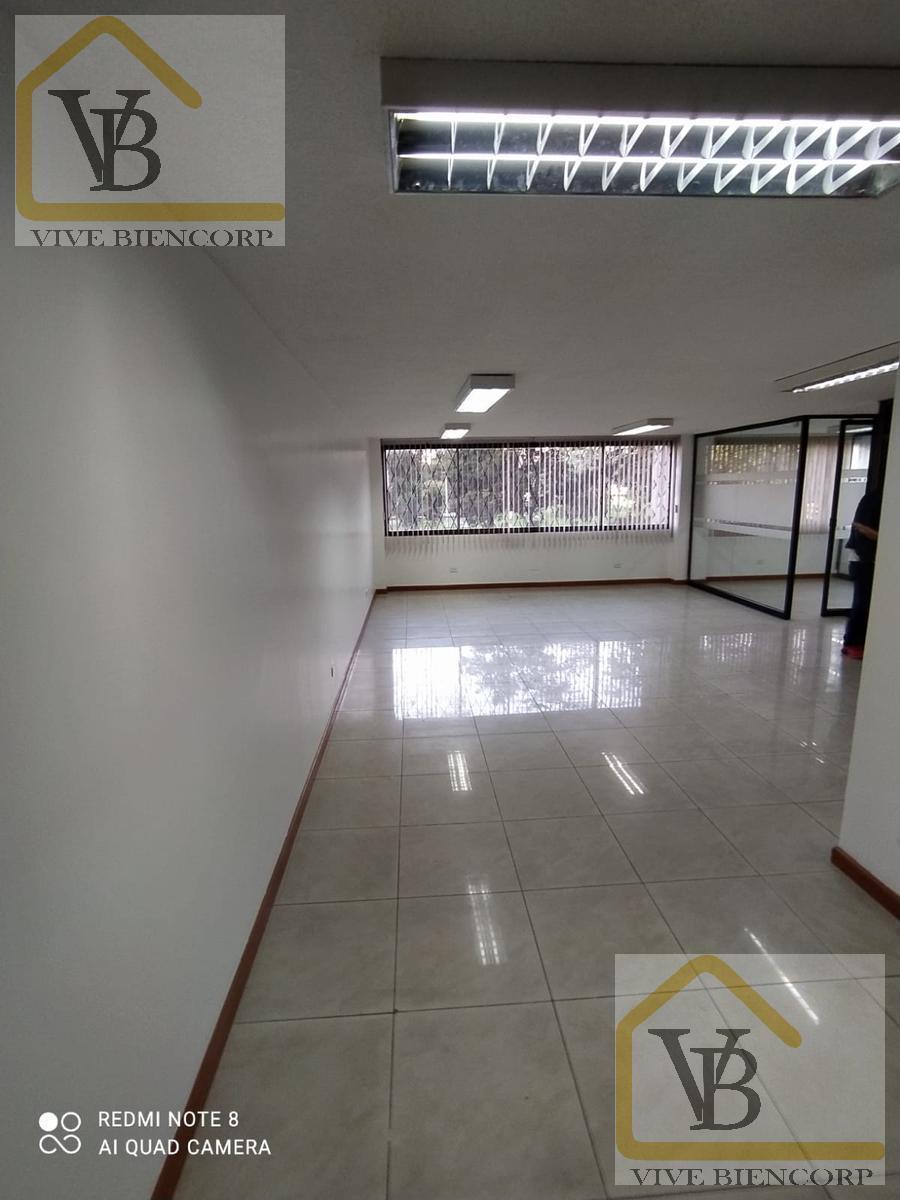 Oficina en Venta con Bodega y 2 Parqueaderos — imagen 9