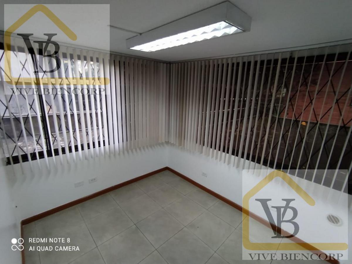 Oficina en Venta con Bodega y 2 Parqueaderos — imagen 6