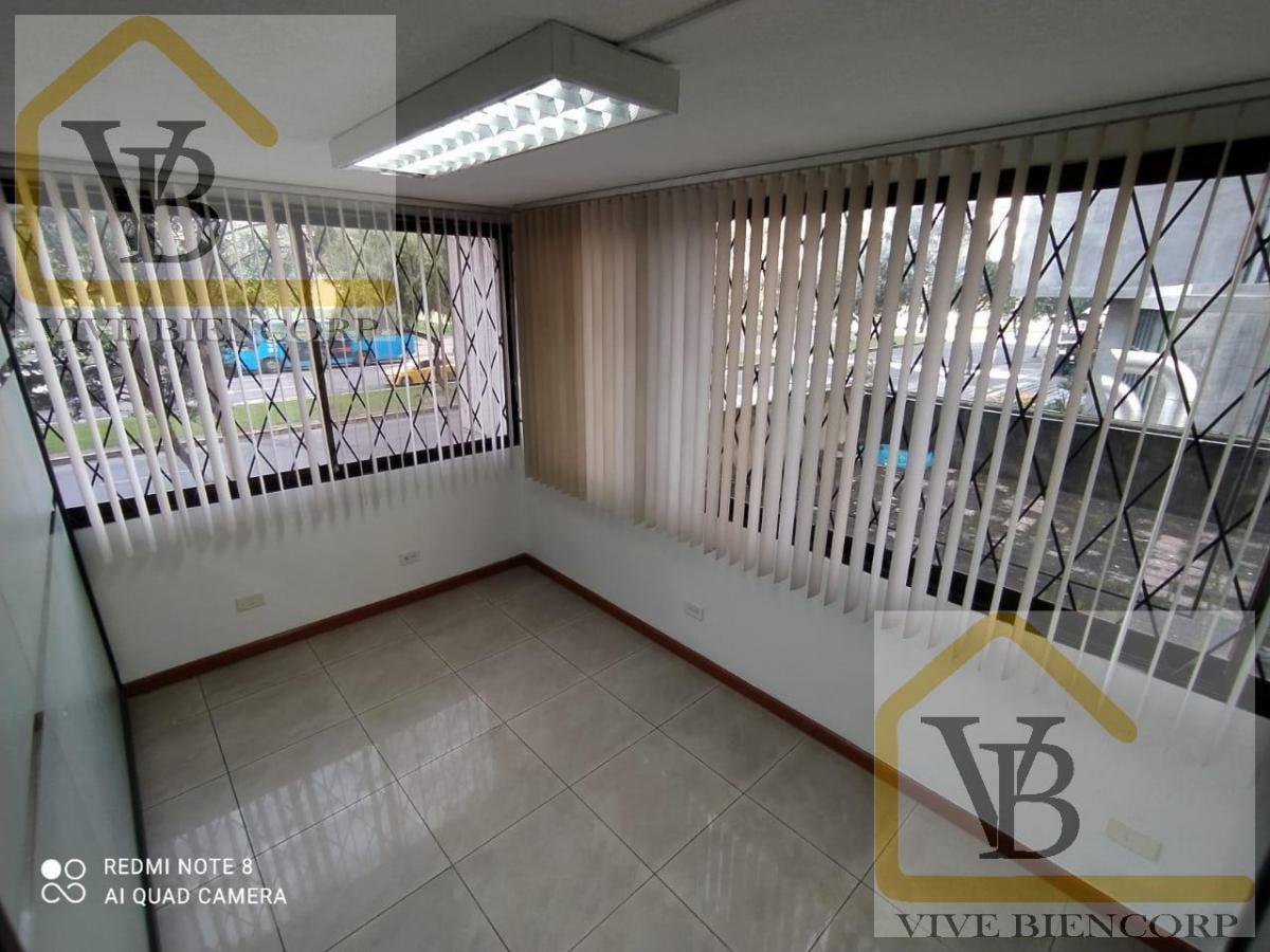 Oficina en Venta con Bodega y 2 Parqueaderos — imagen 4