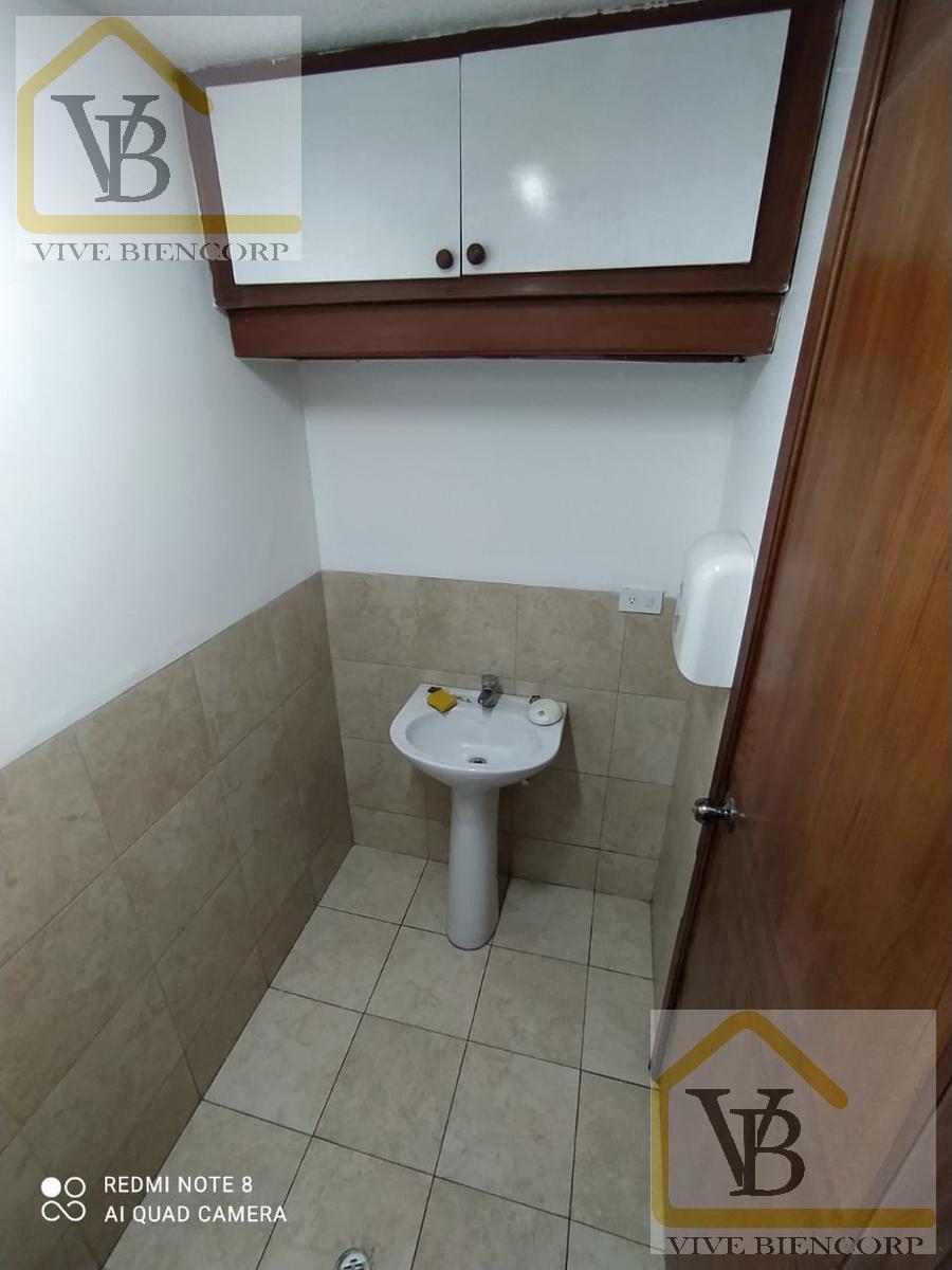 Oficina en Venta con Bodega y 2 Parqueaderos — imagen 3
