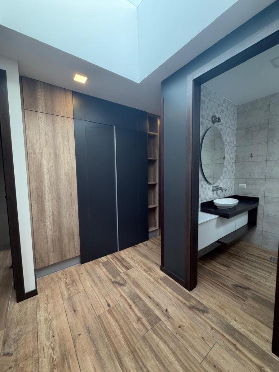 Vendo Espectacular Casa en La Viña Tumbaco — imagen 3