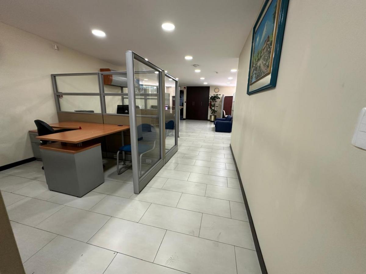 De Renta Oficina Amoblada Republica del Salvador 125 m — imagen 5