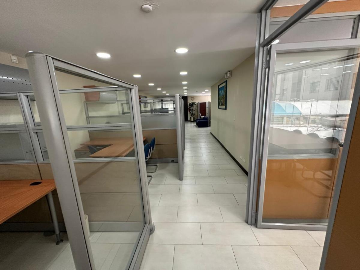 De Renta Oficina Amoblada Republica del Salvador 125 m — imagen 4