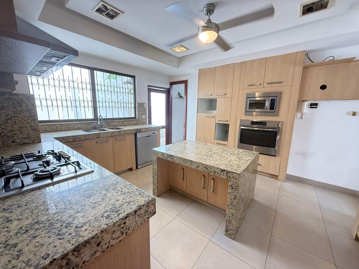 Vendo Casa en Los Parques, Guayas — imagen 6