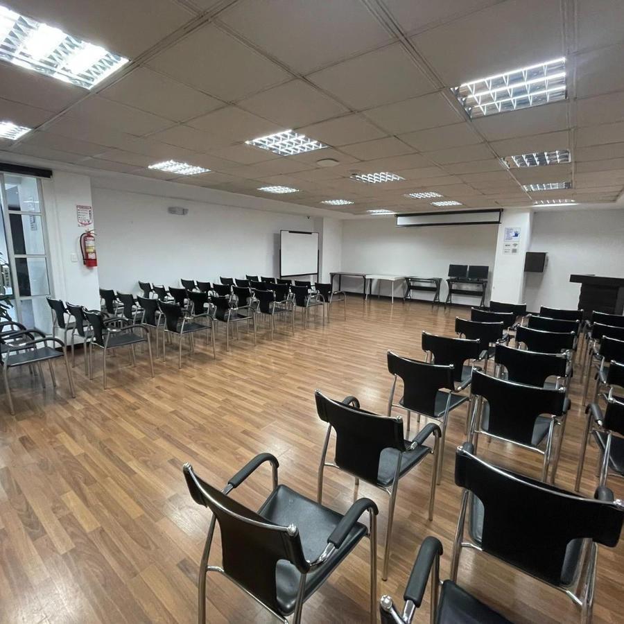 Oficina de Venta Amoblada en Av 12 de Octubre — imagen 9