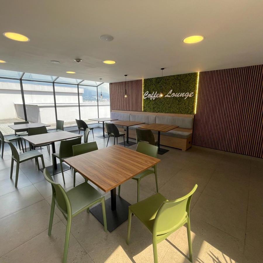 Oficina de Venta Amoblada en Av 12 de Octubre — imagen 6