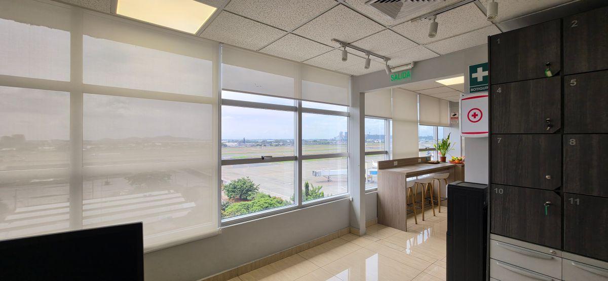 Vendo Oficina Corporativa 132 m² en Sky Building, 2 Parqueos, Vista Al Aeropuerto, Guayas — imagen 9