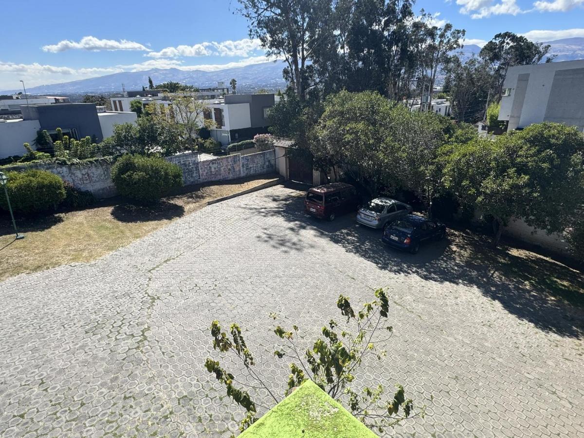 Venta Terreno de 4421 m² Excelente Ubicación en Cumbayá - Quito — imagen 3