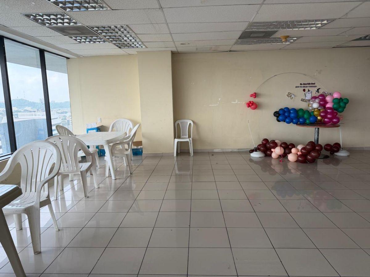 En Venta Oficina Ejecutiva 180 m² Edif. Las Cámaras - Guayaquil, Av Francisco de Orellana. Guayas — imagen 5