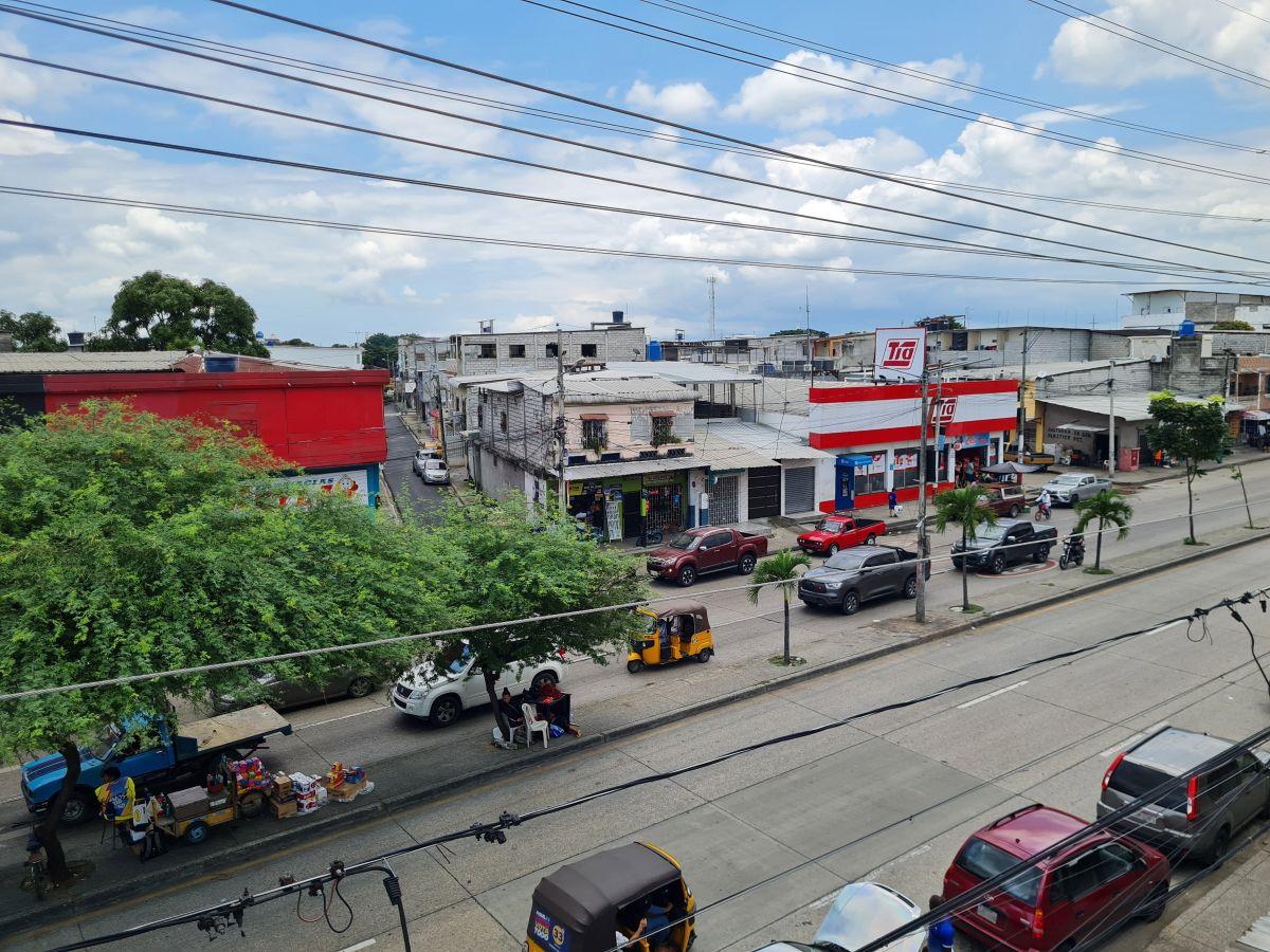 Propiedad en Venta Esquinera, Residencial y Comercial, 4 Locales - Av Domingo Comín, Sur Guayaquil, Guayas — imagen 7