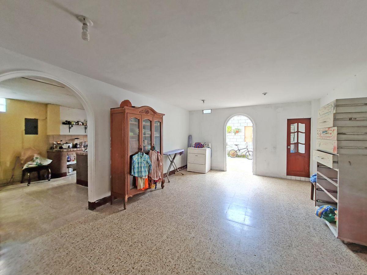 Propiedad en Venta Esquinera, Residencial y Comercial, 4 Locales - Av Domingo Comín, Sur Guayaquil, Guayas — imagen 6