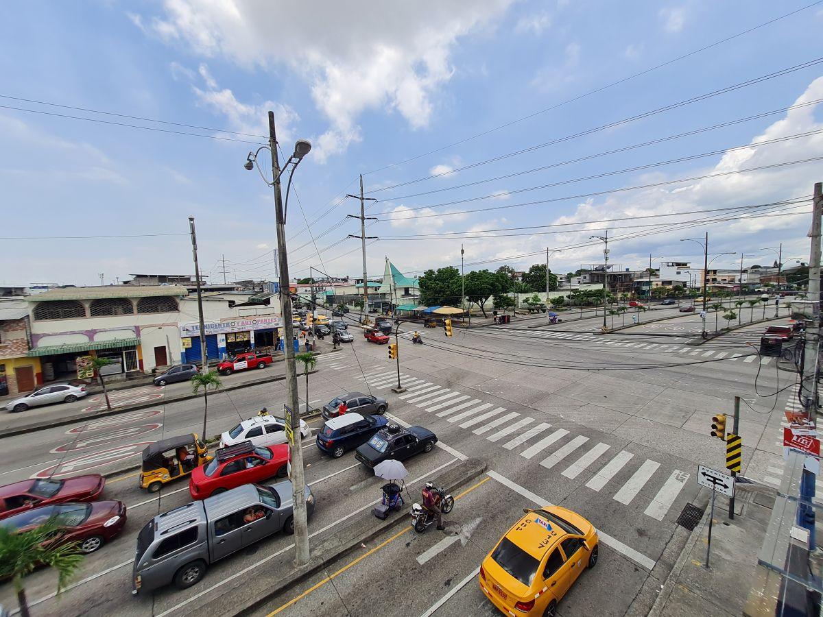 Propiedad en Venta Esquinera, Residencial y Comercial, 4 Locales - Av Domingo Comín, Sur Guayaquil, Guayas — imagen 3