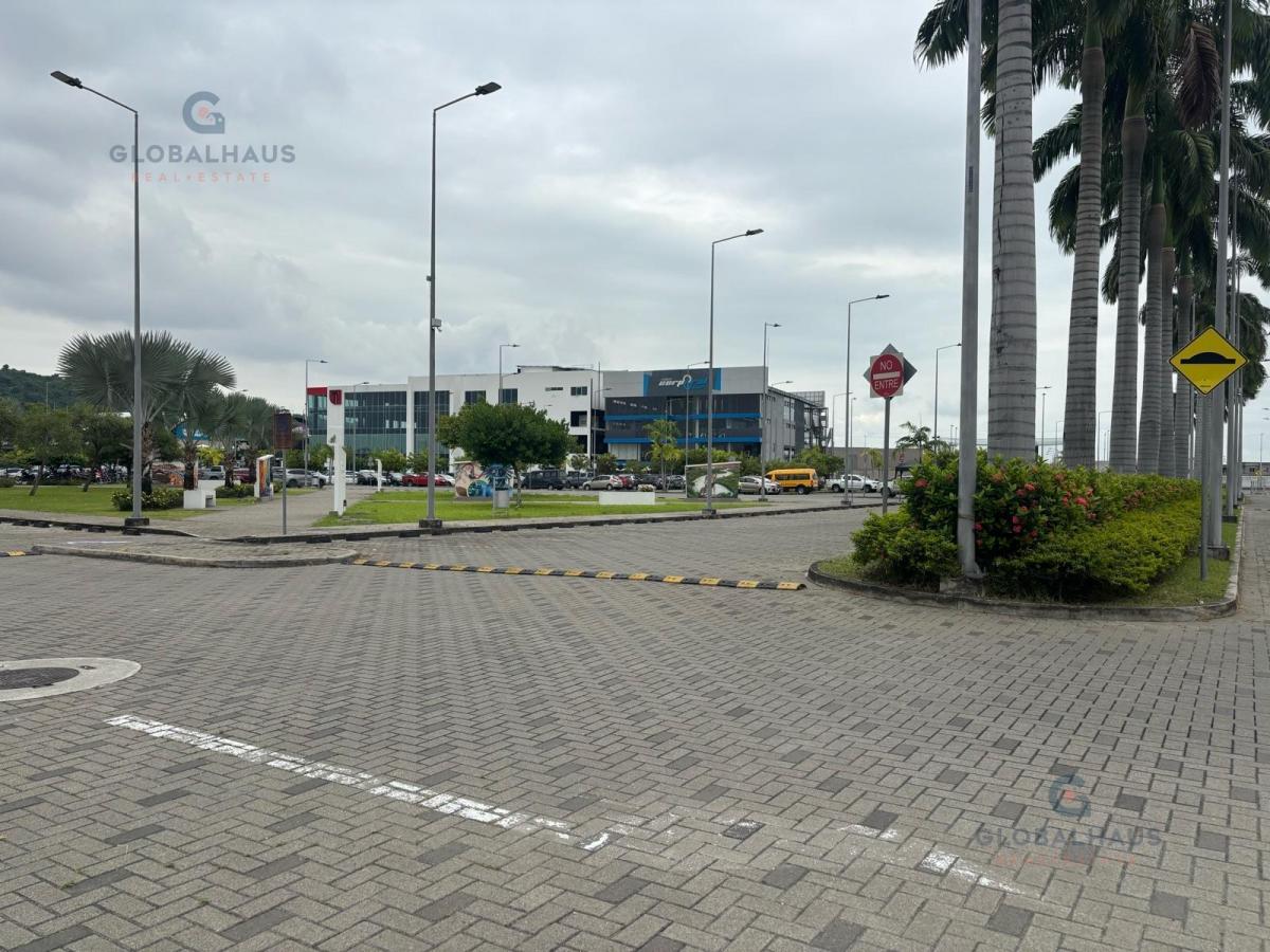 Alquiler de Terreno Esquinero en Plaza Nexus. m. B. Guayas — imagen 4