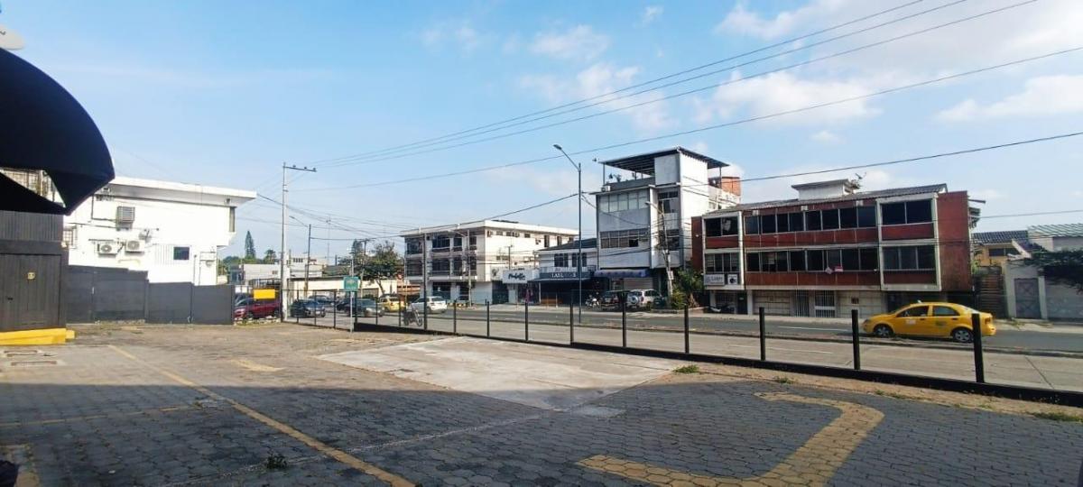 En Alquiler - Venta Local Comercial con Amplio Terreno 1892 m² - Lomas de Urdesa, Al Pie de La Vía, Guayas — imagen 7