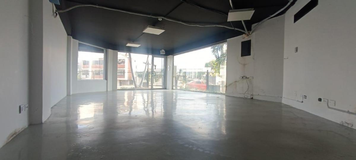 En Alquiler - Venta Local Comercial con Amplio Terreno 1892 m² - Lomas de Urdesa, Al Pie de La Vía, Guayas — imagen 4
