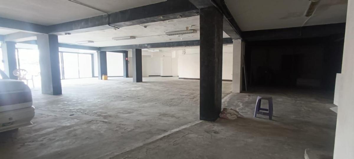 En Alquiler - Venta Local Comercial con Amplio Terreno 1892 m² - Lomas de Urdesa, Al Pie de La Vía, Guayas — imagen 3
