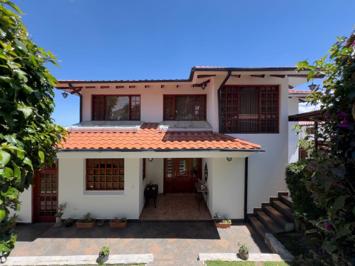 Casa de Venta con Piscina Cubierta Vía a Cashapamba Los Chillos — imagen 10